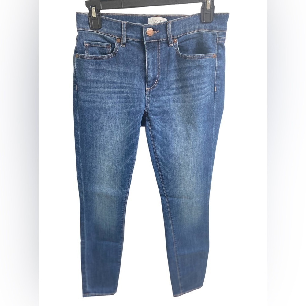 NWOT Loft outlet ladies skinny jeans size 2.